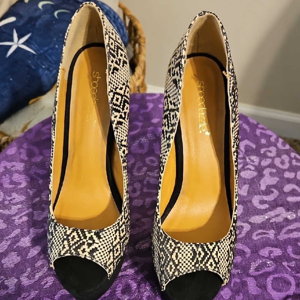 Shoe Dazzle Black and Cream Women's Heels